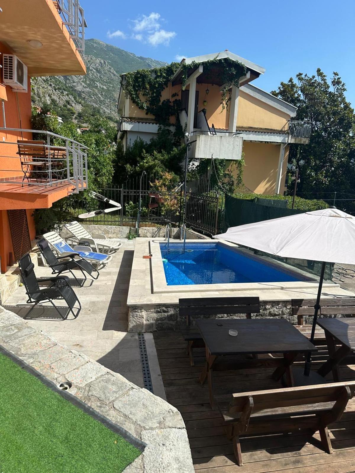 Themis Apart Hotel Kotor Exterior foto
